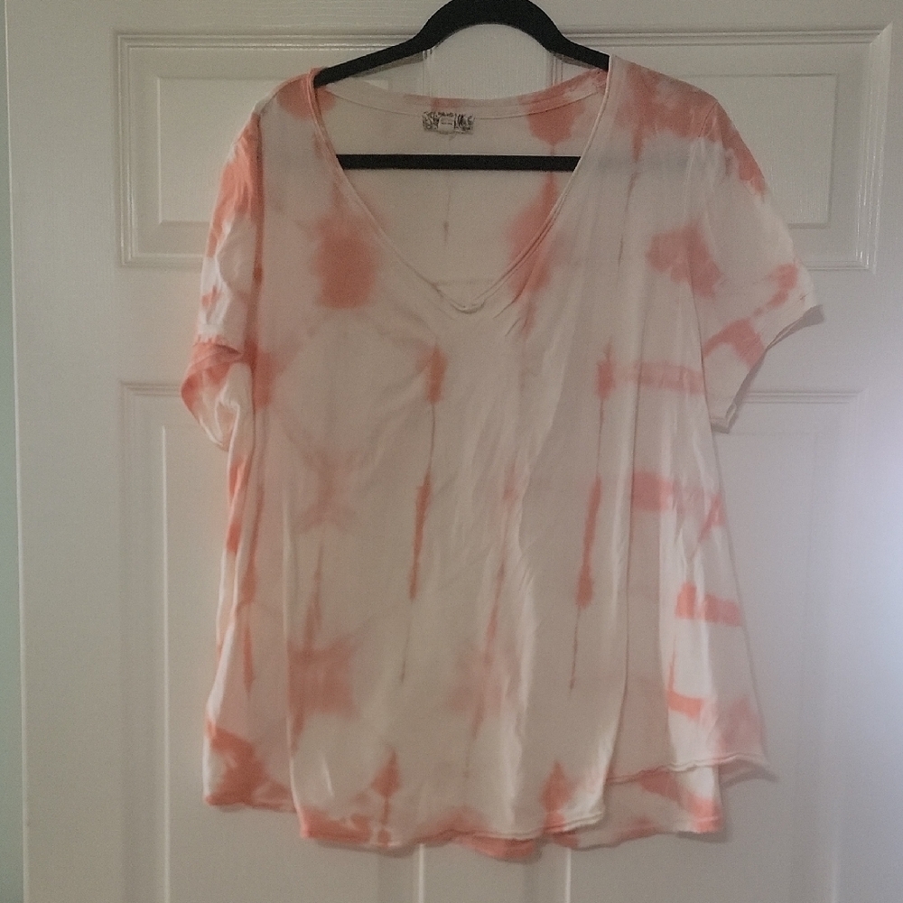ONE WORLD White V-Neck Short Sleeve Tie-Dye Top with Peach Accents